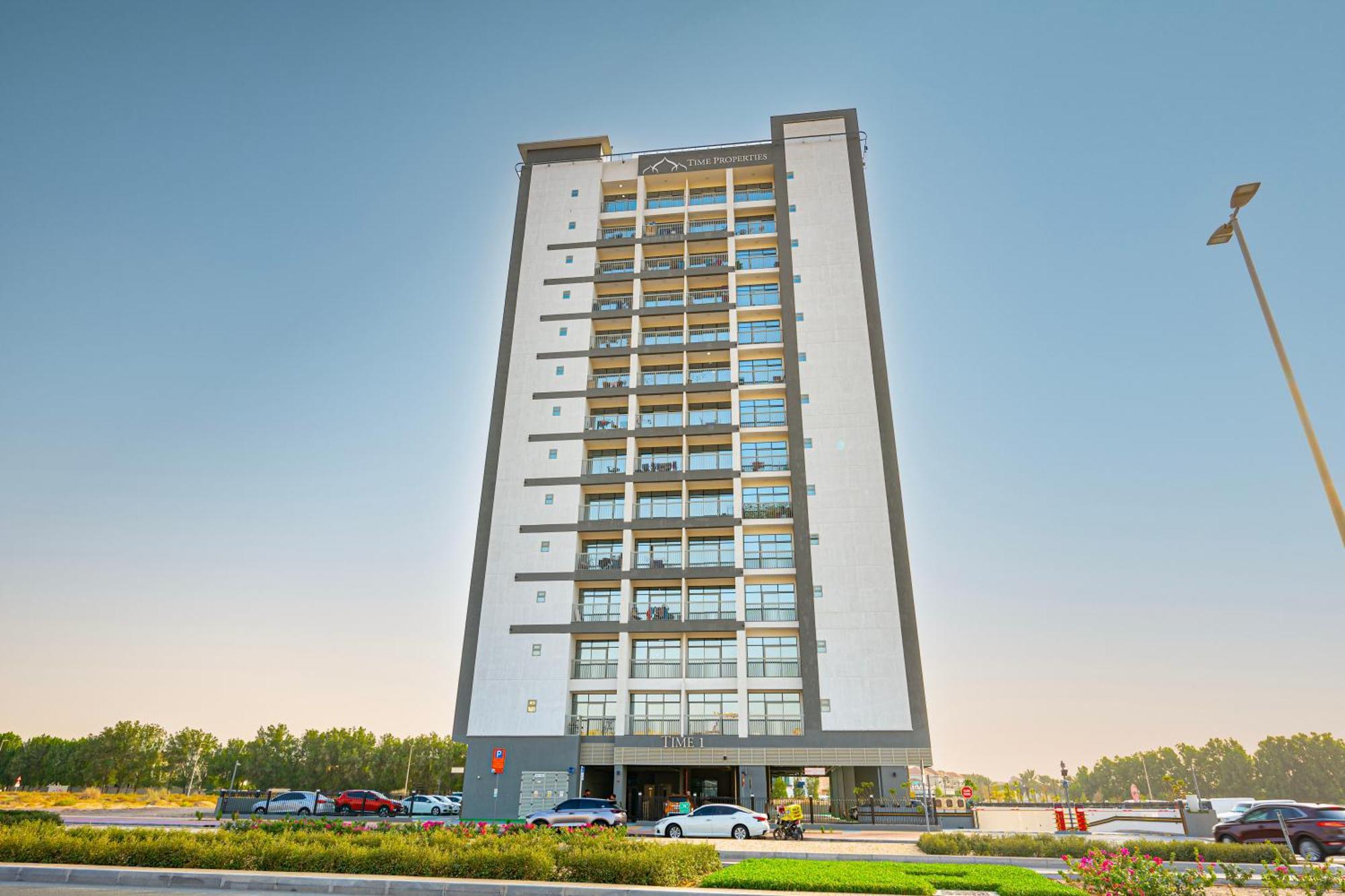 Apartment Sleek & Spacious In Dubailand Dubai